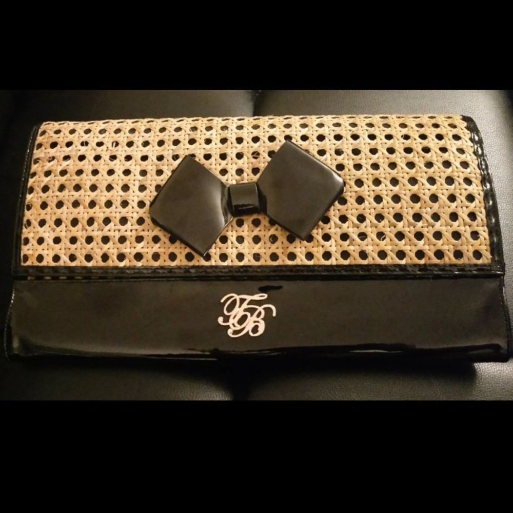 Ⓜ️Ⓜ️ SOLD Ⓜ️Ⓜ️ Oversized Ted Baker Clutch - Picture 3 of 8